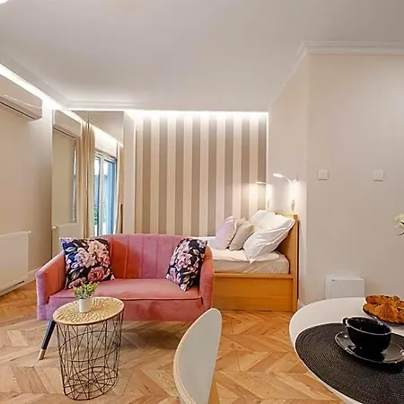 מלון Sky Home- Rose -manufaktura, Bezplatny Parking, Klima, Dostep Na Kod 3*