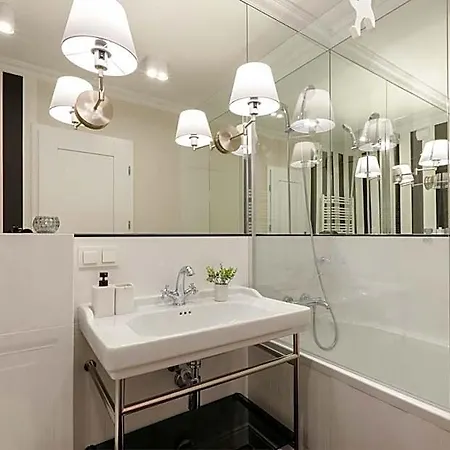 מלון Sky Home- Rose -manufaktura, Bezplatny Parking, Klima, Dostep Na Kod 3*