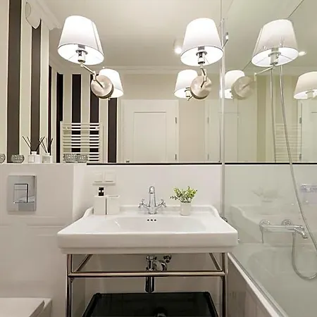 מלון Sky Home- Rose -manufaktura, Bezplatny Parking, Klima, Dostep Na Kod לודז'